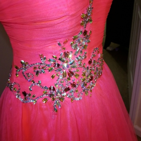 Bright pink prom or pageant dress - Picture 3 of 8
